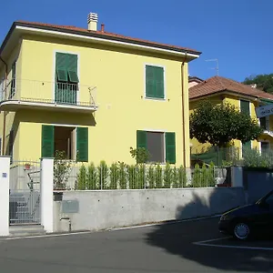 La Casa Delle Rose With Air Conditioning Maison d'hôtes La Spezia