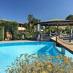 Relais Fenicottero Rosa Landhaus Porto Taverna